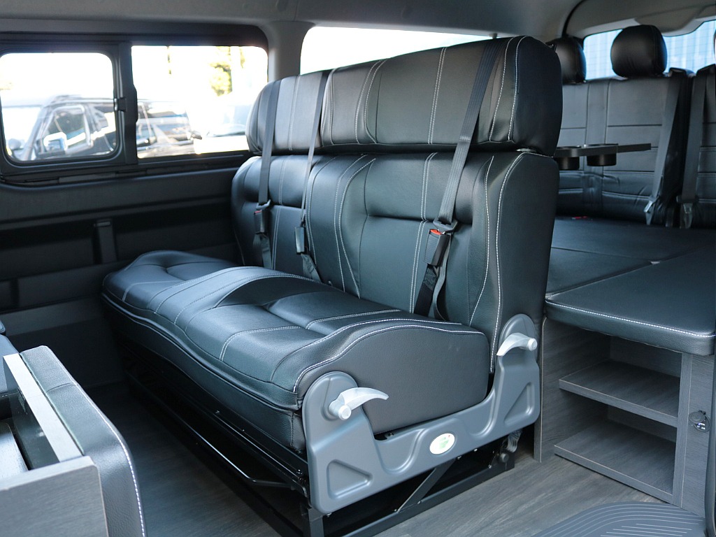 ＦＬＥＸシートアレンジnecross(ネクロス)施工！２列目を成型３人掛けベンチシートへ変更！これでシートアレンジの幅も広がります！