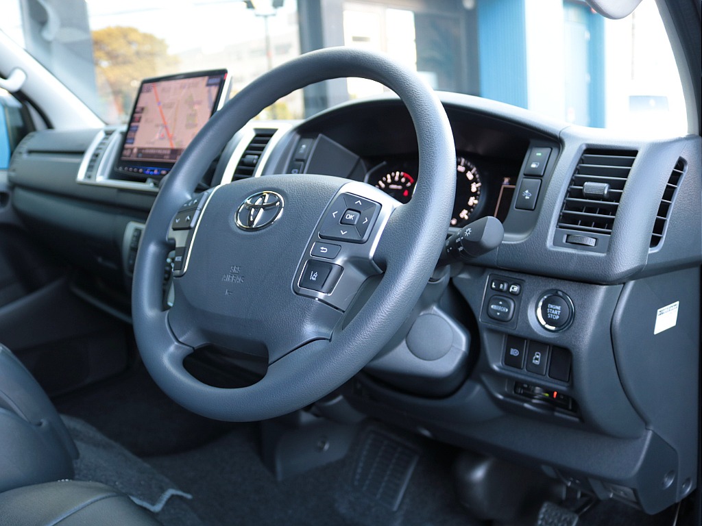 プッシュスタート＆スマートキー！パワースライドドア！ステアリングスイッチ！もちろんデジタルインナーミラーも完備しております！