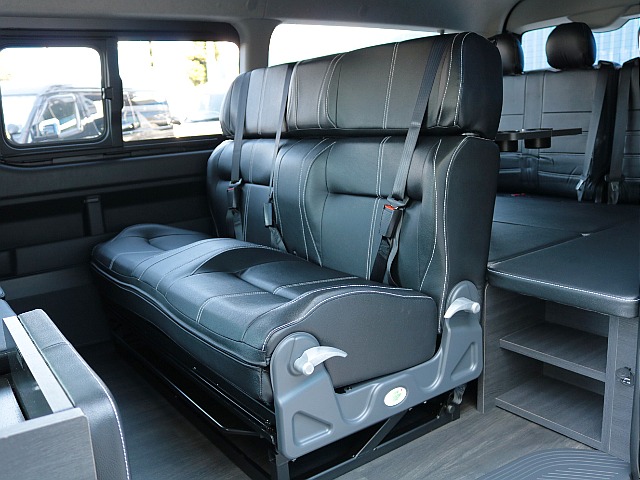 ＦＬＥＸシートアレンジnecross(ネクロス)施工！２列目を成型３人掛けベンチシートへ変更！これでシートアレンジの幅も広がります！