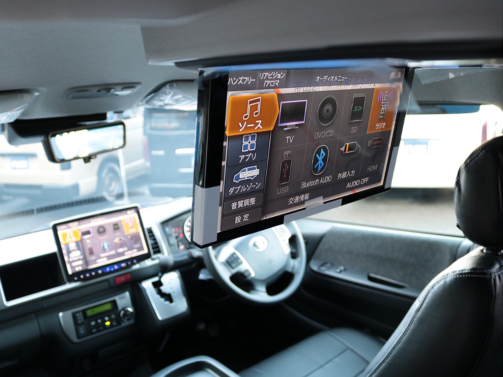 アルパイン１２．８インチ大型フリップダウンモニター付き♪長時間のドライブもこれで退屈しませんね♪