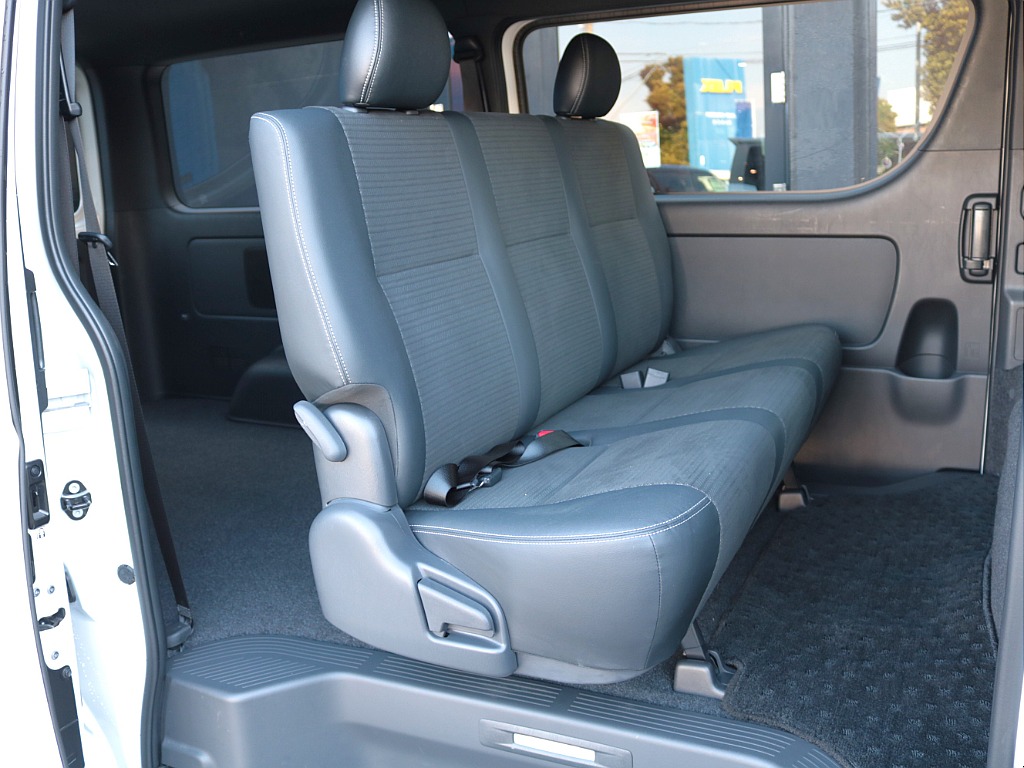 セカンドシート　２段階調整式スライド・リクライニングも可能です！