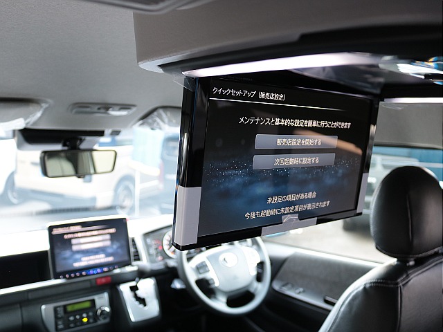 フロントはアルパイン１１インチフローティングナビ！後席用もアルパイン１２．８インチ大型フリップダウンモニター付き♪長時間のドライブもこれで退屈しませんね♪