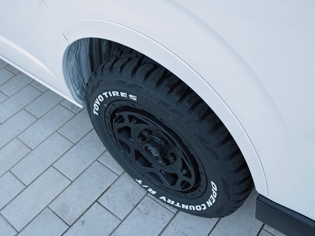 ダウンルックにも効果的なＦＬＥＸオーバーフェンダーでよりスタイリッシュに仕上がりに！