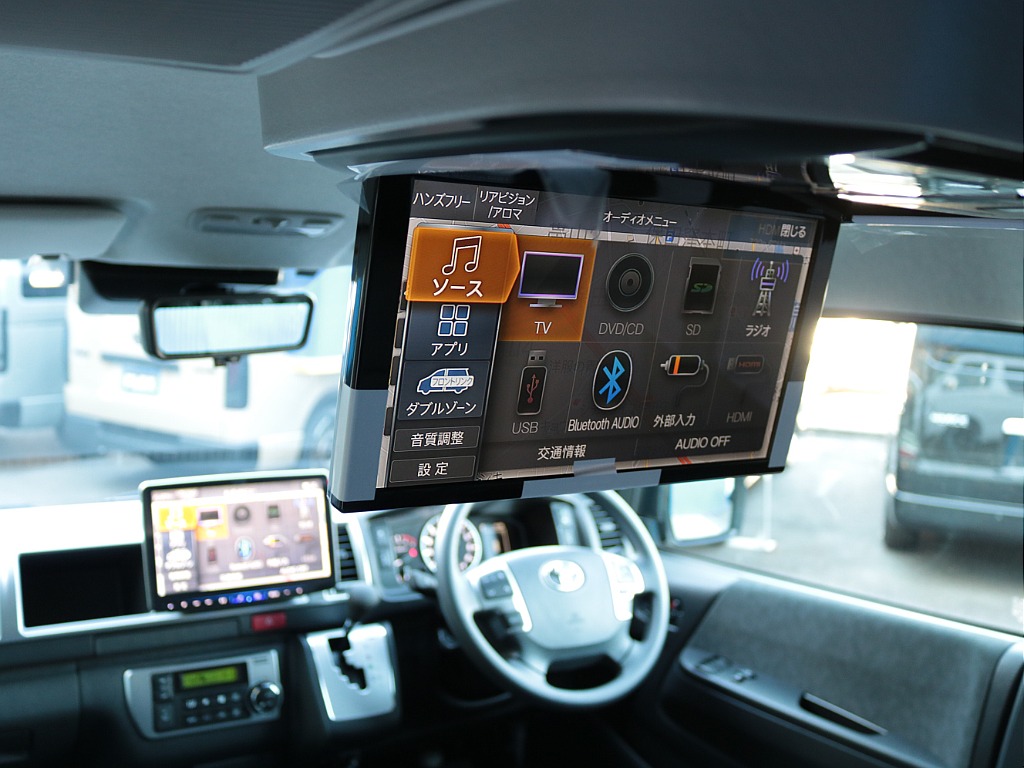 フロントはアルパイン１１インチフローティングナビ！後席用もアルパイン１２．８インチ大型フリップダウンモニター付き♪長時間のドライブもこれで退屈しませんね♪