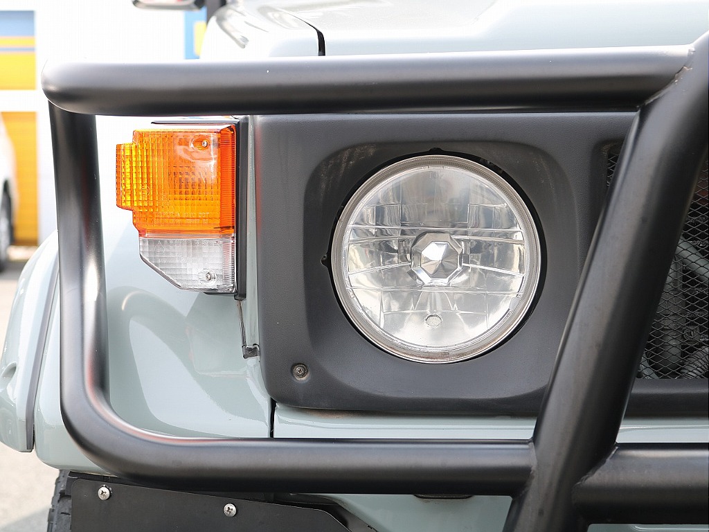 丸目の可愛いランクル77ですね！