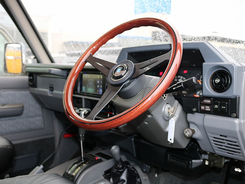 ＮＡＲＤＩハンドルは運転を楽しくさせます！