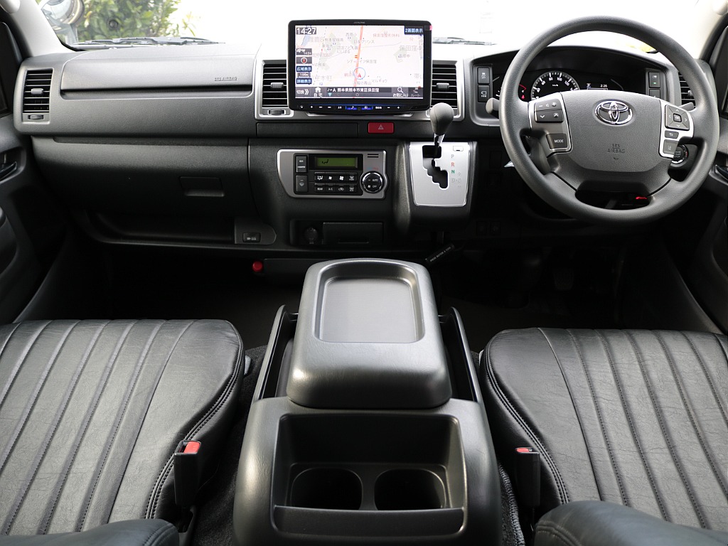 登録済み未使用車　ハイエースＶ　スーパーＧＬ　アースカラーパッケージ「カーキ」　２８００ｃｃ　ディーゼル２ＷＤ　両側パワースライドドア付き　ＦＬＥＸ新品パーツで内外装カスタムしました！