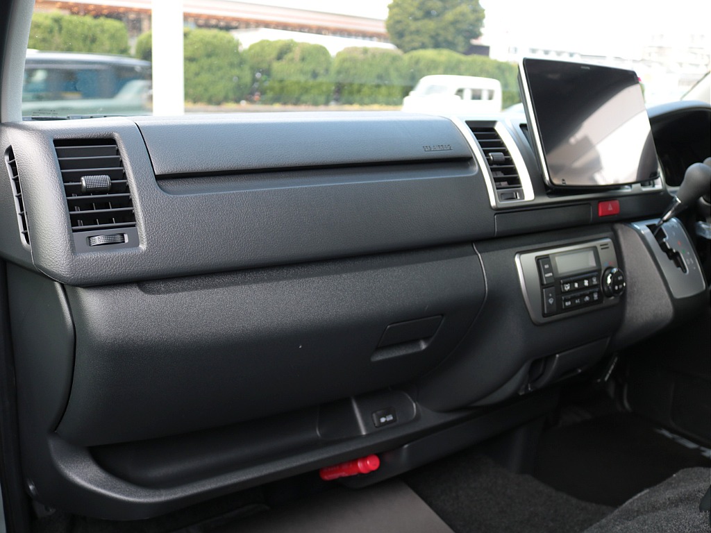 フルセグＳＤナビ・パノラミックビューモニターナビ連動加工・ＥＴＣも完備！助手席エアバッグや１００Ｖ電源コンセントも完備しております！