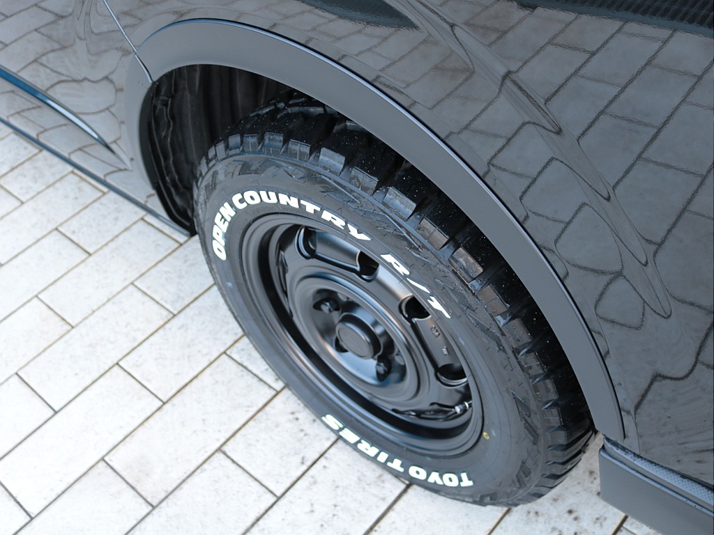 ワイルド感を引き立てるＦＬＥＸオリジナルマットブラックオーバーフェンダーを装着しました！