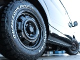足元にはＦＬＥＸＰａｗ１６インチアルミホイール＆ＴＯＹＯオープンカントリーＲＴタイヤをセット！
