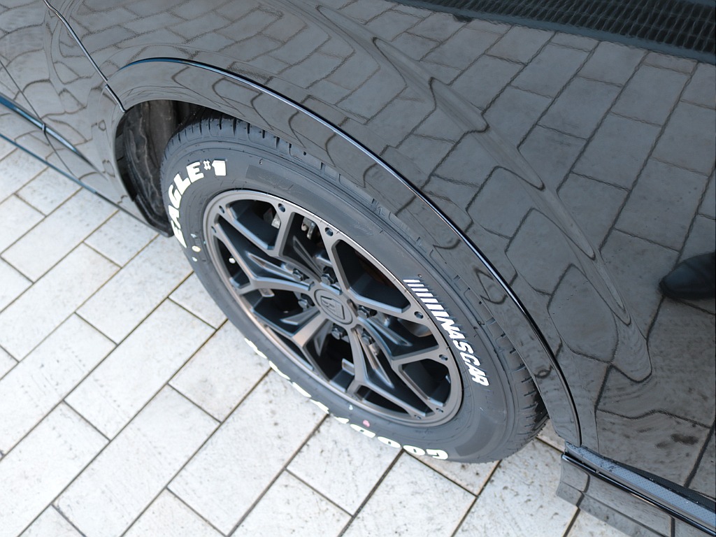 ダウンルックにも効果的な新品ＦＬＥＸオーバーフェンダーも取付けしました！