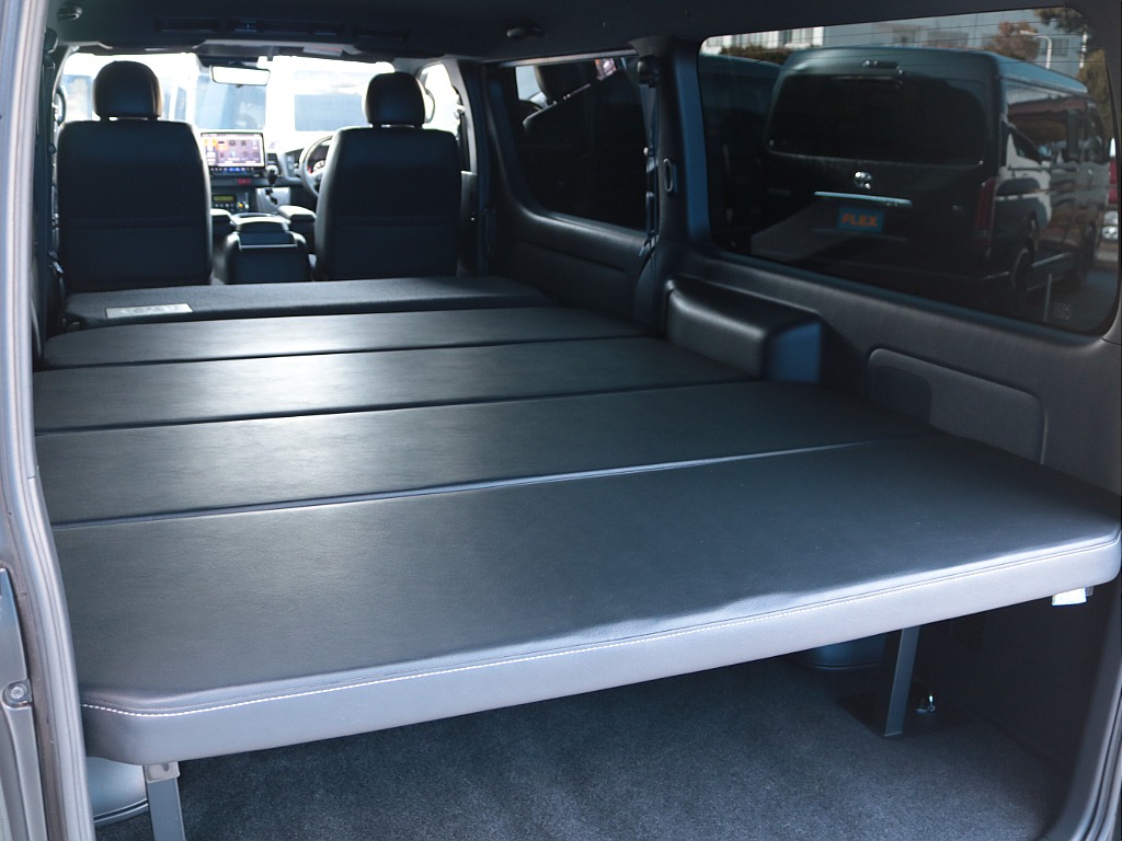 ＦＬＥＸベッドキットが装着済み！ハイエースならではの広大なラゲッジスペースをご活用ください！