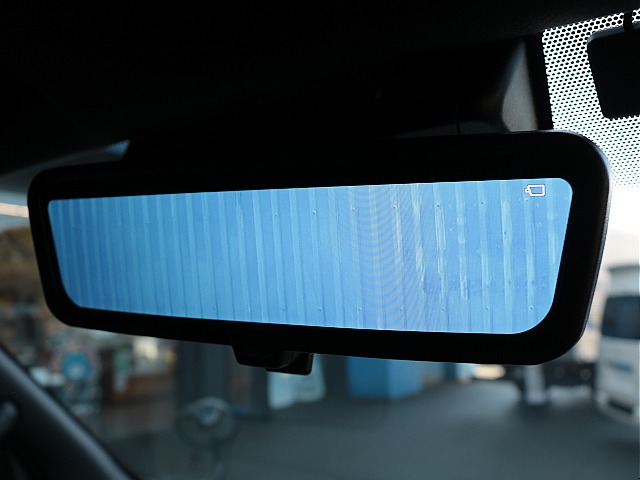 新車時オプションのデジタルインナーミラーも完備しております♪
