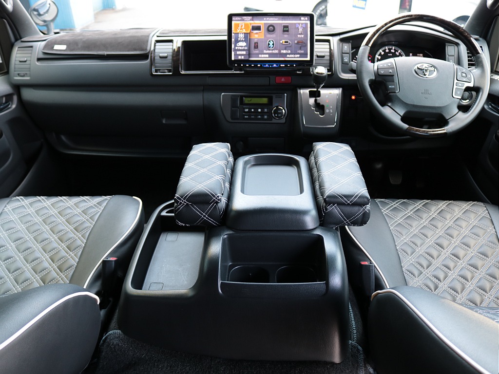 令和５年式　ハイエースバン　スーパーＧＬ　ワイド　ダークプライムⅡ　５人乗り　２８００ｃｃ　ディーゼル　２ＷＤ　両側パワースライドドア付き　走行９，０５０ｋｍ