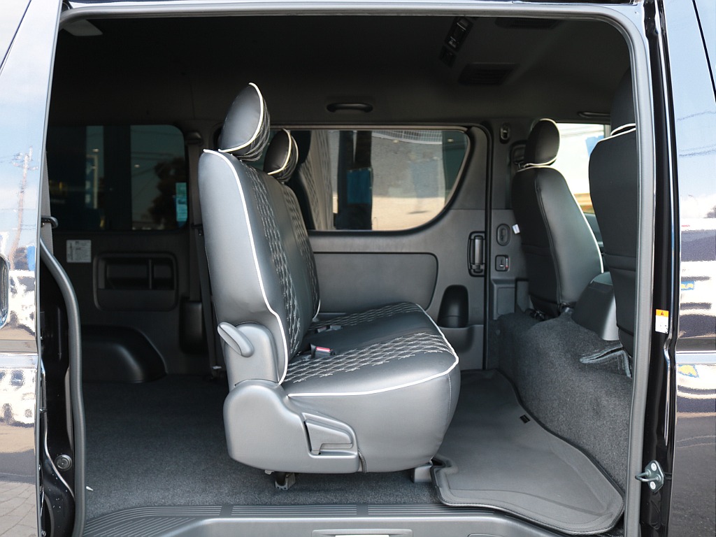 シートアレンジでセカンドシートは跳ね上げ可能です！