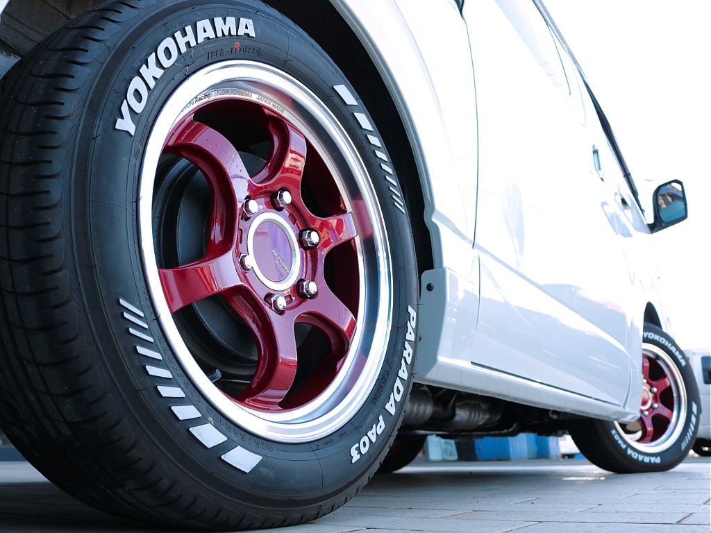 足元はアドバンレーシング１７インチホイールとヨコハマパラダタイヤの組み合わせ♪♪