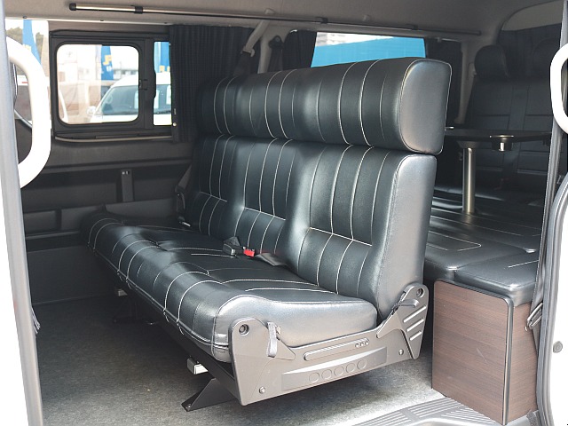 セカンドシートは成型３人掛けシートへ変更済み！！これでシートアレンジの幅が広がります！