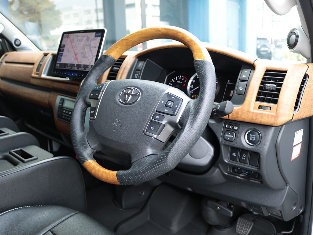 プッシュスタート＆スマートキー！パワースライドドア！ステアリングスイッチも完備！黄木目インテリアパネルセットで室内が明るい雰囲気に仕上がります♪