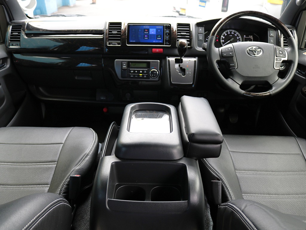 令和６年式　ハイエースＶ　スーパーＧＬ　特別仕様車「ダークプライムⅡ」　２８００ｃｃ　ディーゼル　２ＷＤ　両側パワースライドドア付き　走行18,550ｋｍ　ワンオーナー車