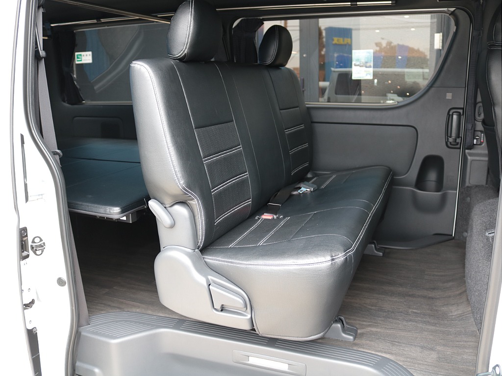 セカンドシート　２段階調整式スライド・リクライニングも可能です！