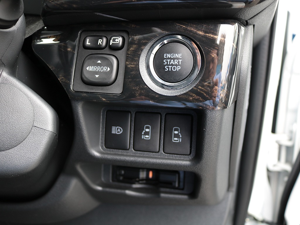 トヨタ ハイエースバン(6枚目)