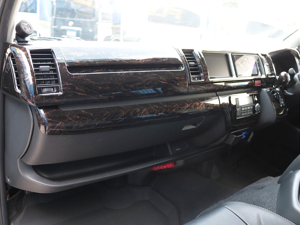 インテリアパネルセットで高級感がでますね♪インパネ周りの程度も良好です！