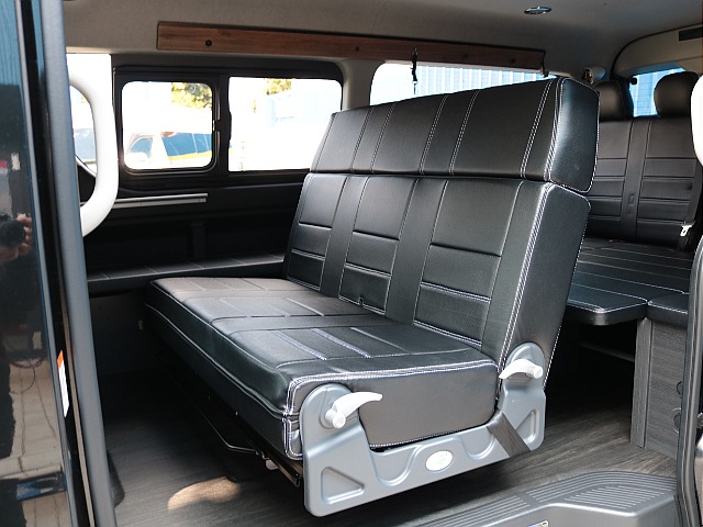 セカンドシートはFASP３人掛けシートに変更済み！！これでシートアレンジの幅が広がります！