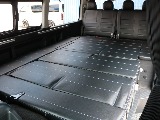 フルフラットモード！運転席、助手席の後ろから広大なベッドスペースが完成します♪