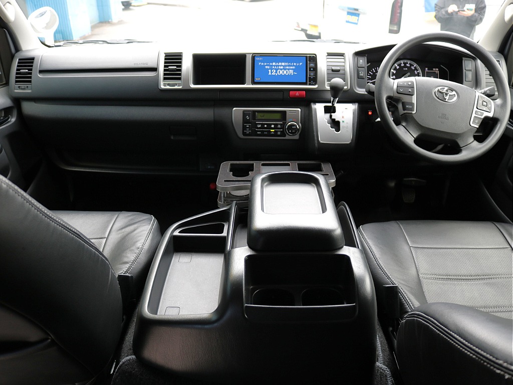 令和２年式　ハイエースワゴン　ＧＬ　１０人乗り　２７００ｃｃ　ガソリン　４ＷＤ　走行１８，８００ｋｍ　ＦＬＥＸカスタム済みの１台！