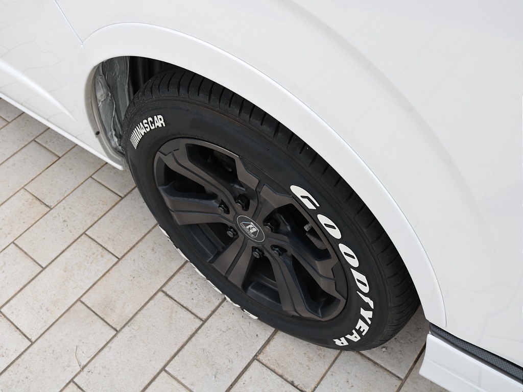 ダウンルックにも効果的なＦＬＥＸオーバーフェンダーでよりスタイリッシュに仕上がりに！