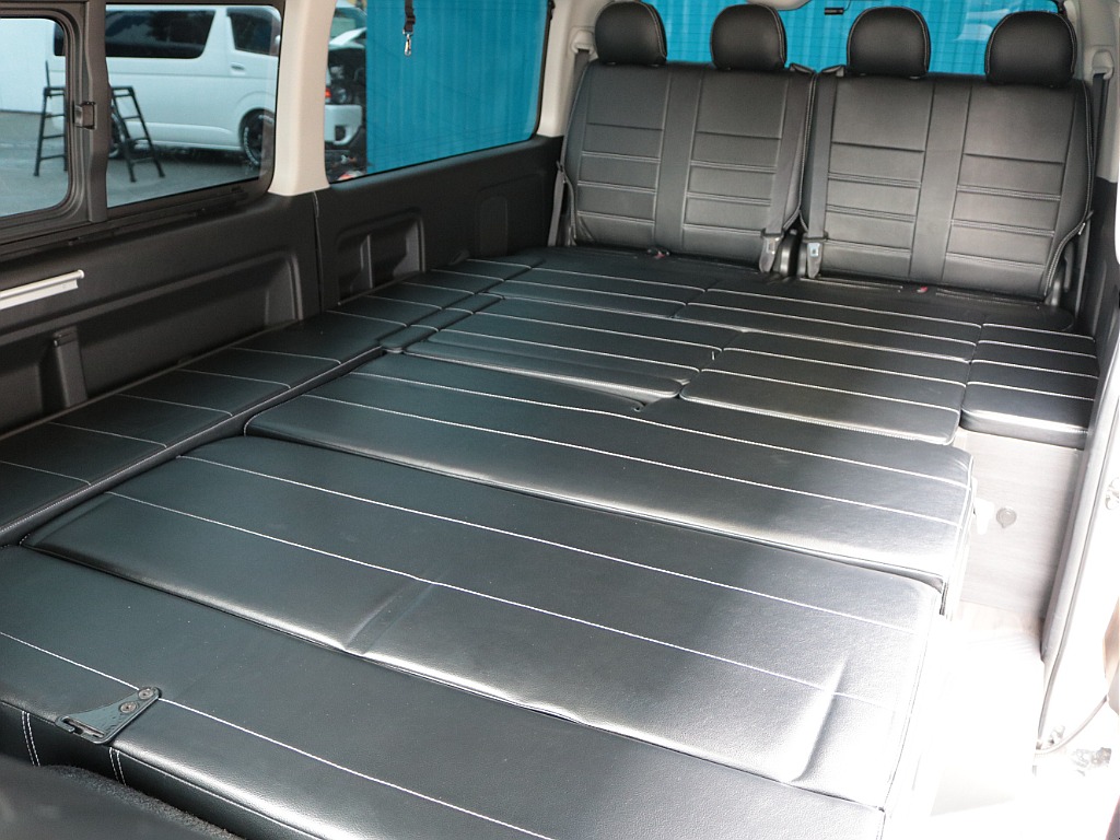 フルフラットモード！運転席、助手席の後ろから広大なベッドスペースが完成します♪