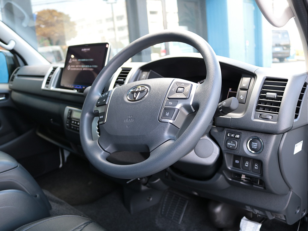 プッシュスタート＆スマートキー！10人乗りワゴンで両側パワースライドドアも完備！