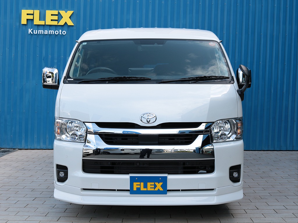 ハイエースワゴンで唯一両側スライドドアを備えたモデルのファインテックツアラーは両側パワースライドドアが標準装備！