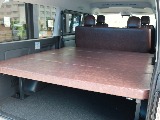 新品のＦＬＥＸベッドキット装着しました！ハイエースならではの広大なラゲッジスペースをご活用ください！