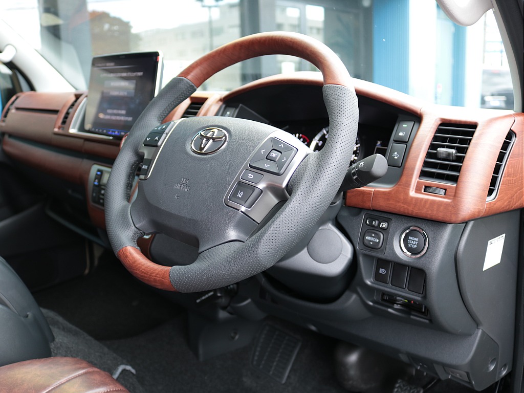 ＦＬＥＸ茶木目インテリアパネルセット付きで車内を明るい雰囲気に仕上げました♪