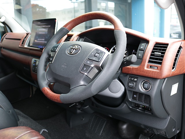 ＦＬＥＸ茶木目インテリアパネルセット付きで車内を明るい雰囲気に仕上げました♪