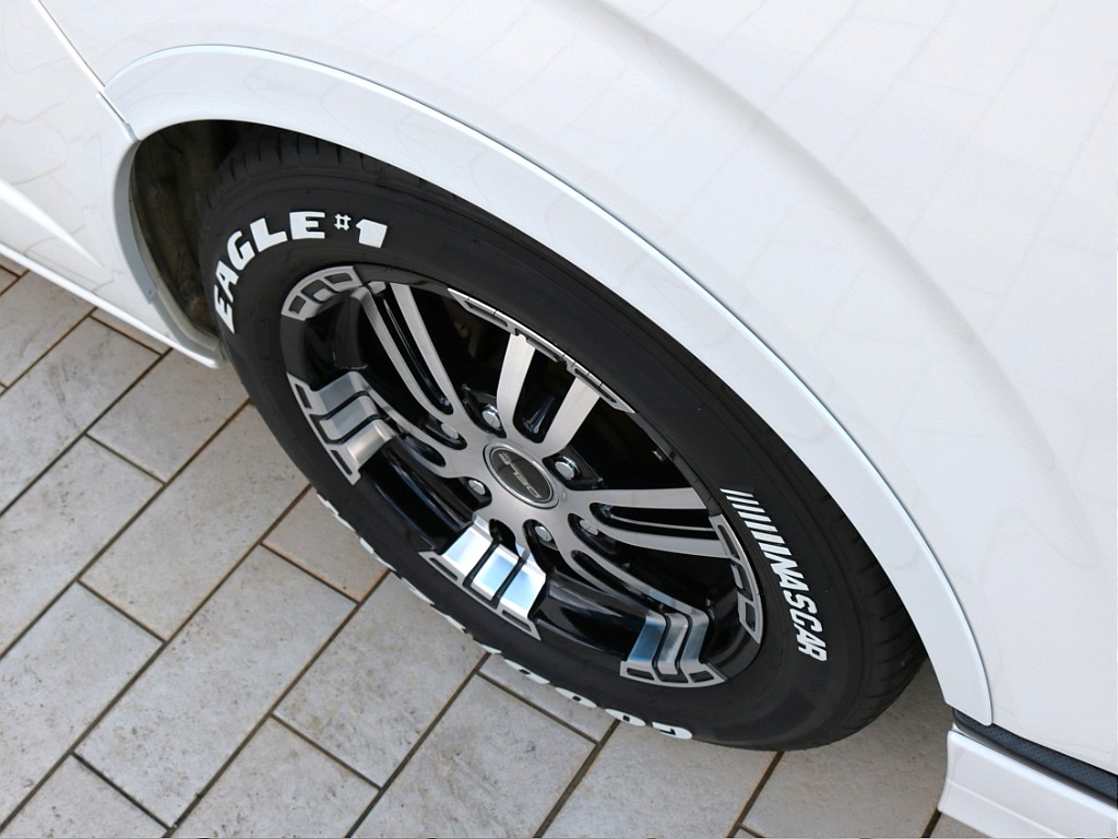 ダウンルックにも効果的な新品ＦＬＥＸオーバーフェンダーでよりスタイリッシュに仕上がりに！