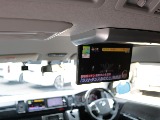 ナビ、サブモニター、フリップダウンモニターのトリプルモニター...