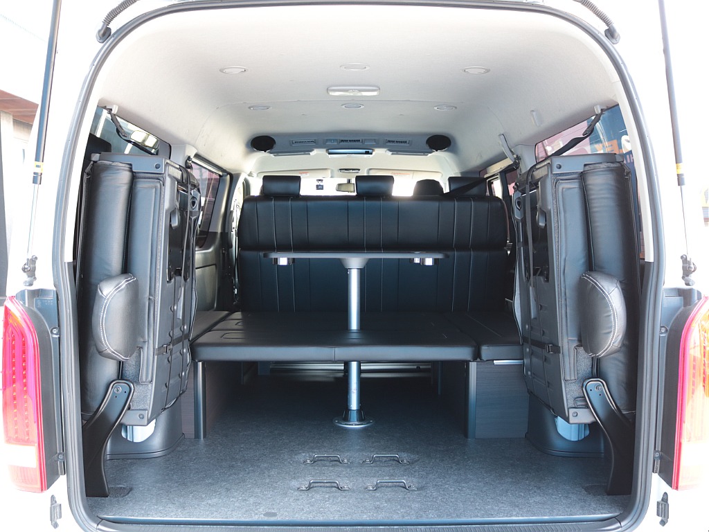 ４列目シートを跳ね上げるとラゲッジスペースとしてもお使い頂けます！