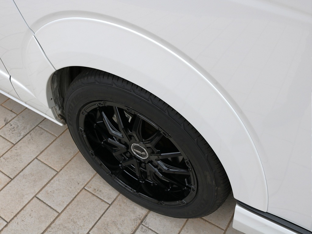 迫力のあるオーバーフェンダー付き！