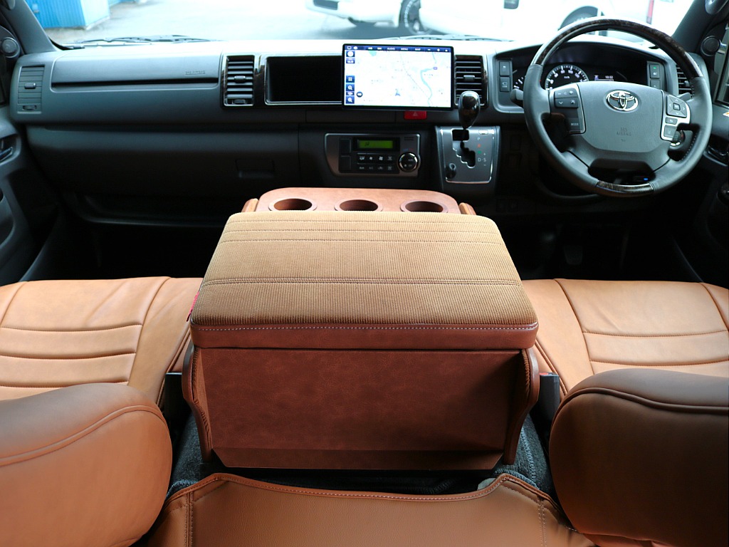 トヨタ ハイエースバン(5枚目)