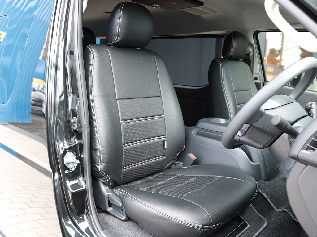 全席ブラックレザー調シートカバー！シートカバー付きでお手入れも楽になりますよ♪