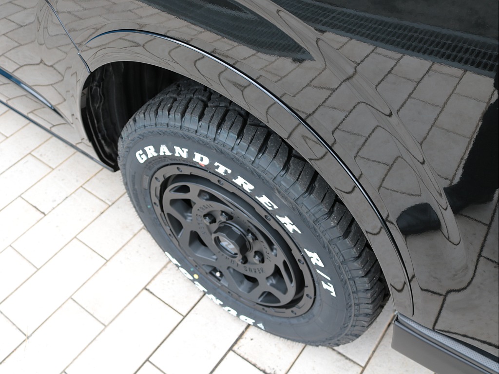 ワイルド感を引き立てるＦＬＥＸオリジナルオーバーフェンダーを装着しました！