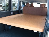新品のＦＬＥＸベッドキット装着しました！ハイエースならではの広大なラゲッジスペースをご活用ください！