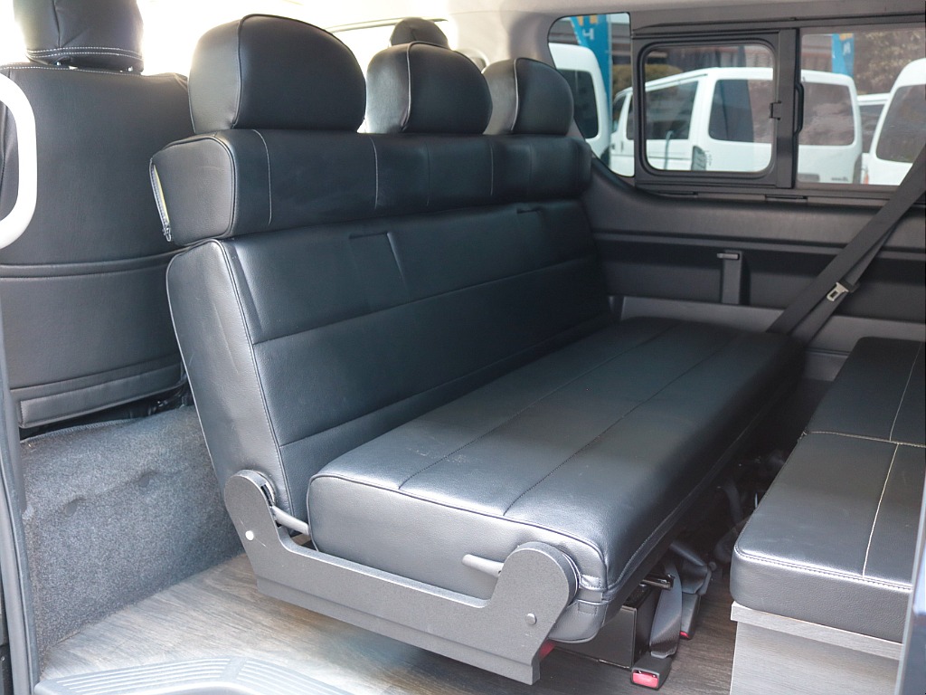 対面やフルフラットのシートアレンジが可能です！