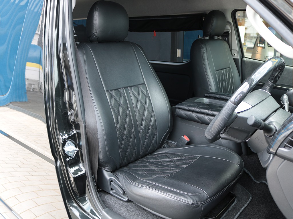 ブラックレザー調シートカバー！シートカバー付きでお手入れも楽になりますよ♪