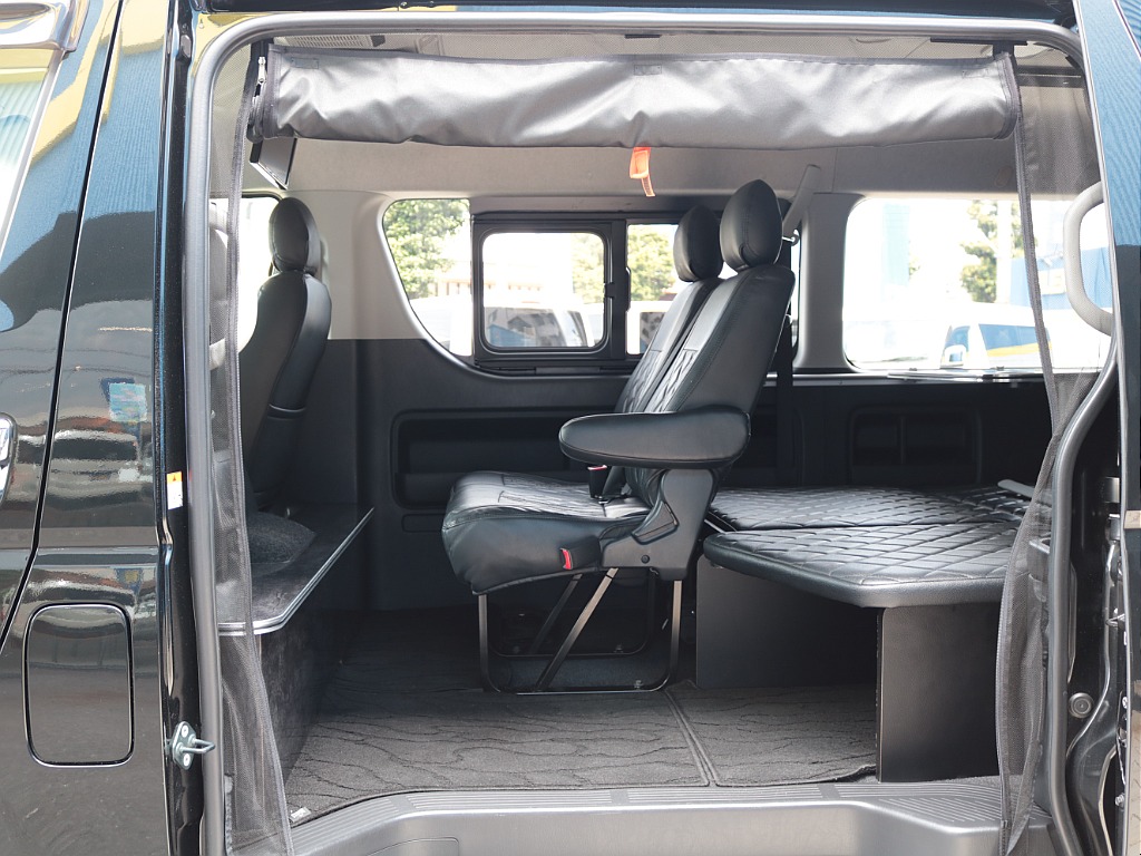 スライドドアを開けばそこにも広い空間が！乗り降りもし易いですね♪