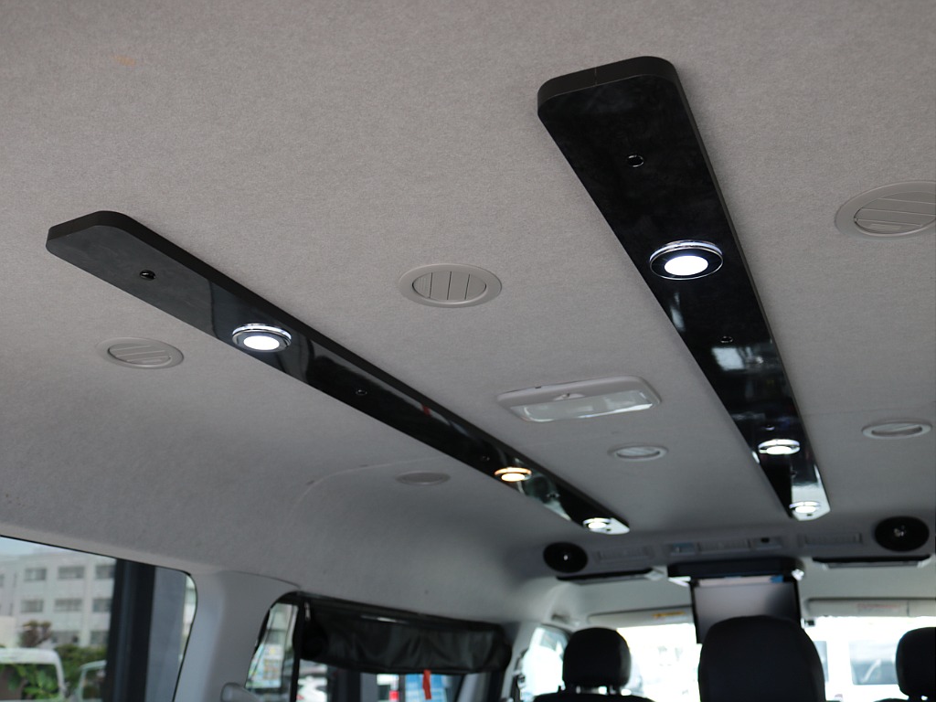 天井照明付きです♪