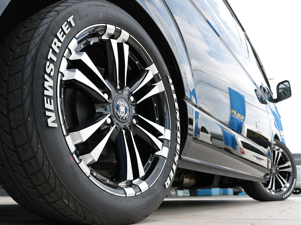 足元はハーツＦＡＮＧ１８インチアルミホイール＆オーレンカウンターホワイトレタータイヤの組み合わせ！！