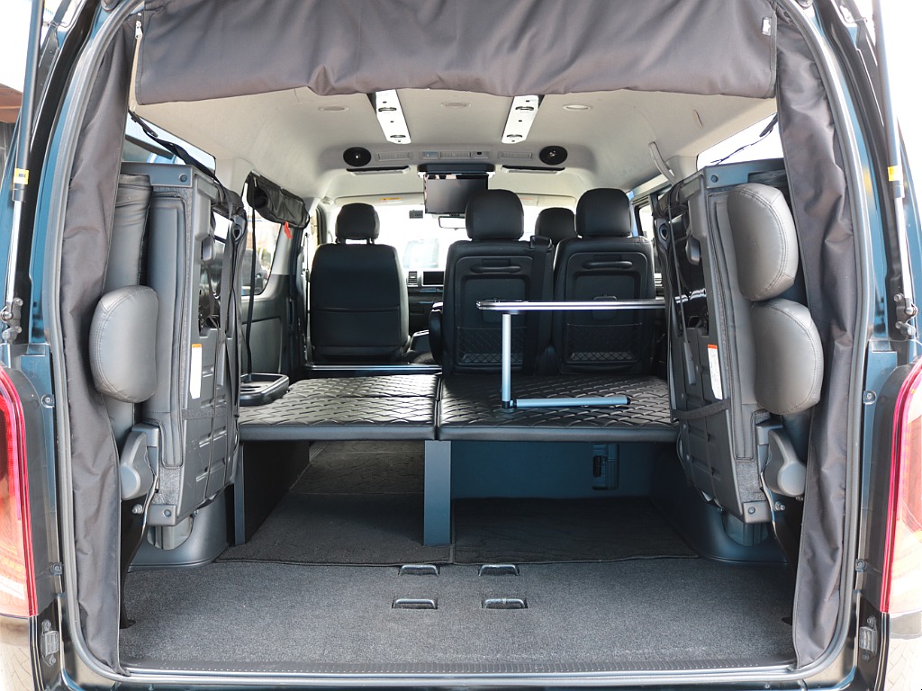 ４列目シートを跳ね上げるとラゲッジスペースとしてもお使い頂けます！